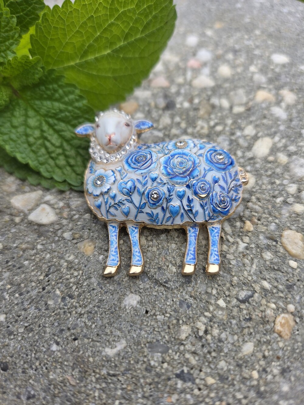 Lamb Brooch - Picture 2 of 5